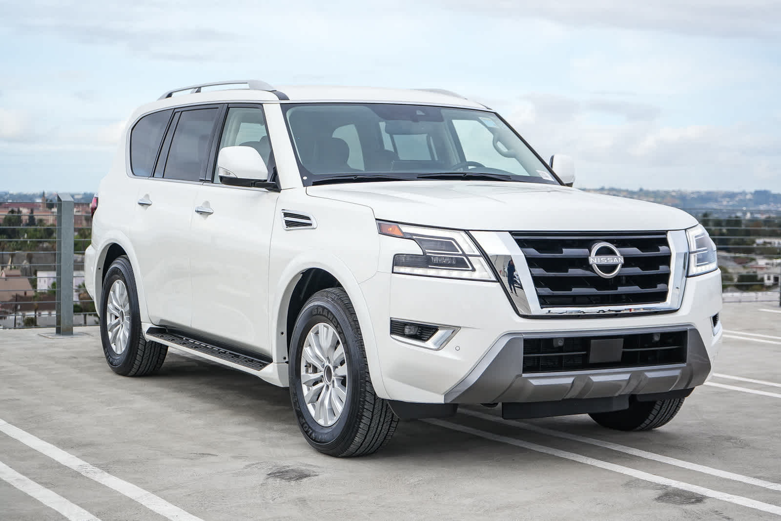 View vehicle photo 3