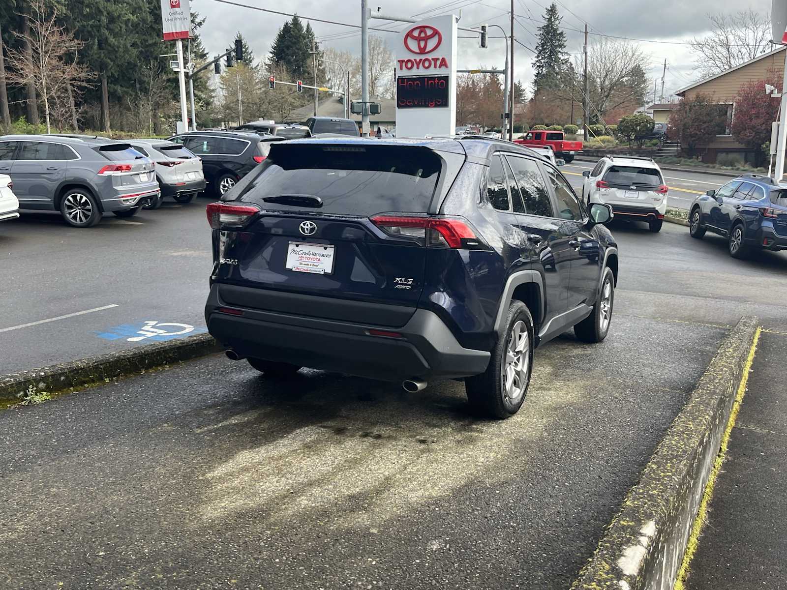 View vehicle photo 7