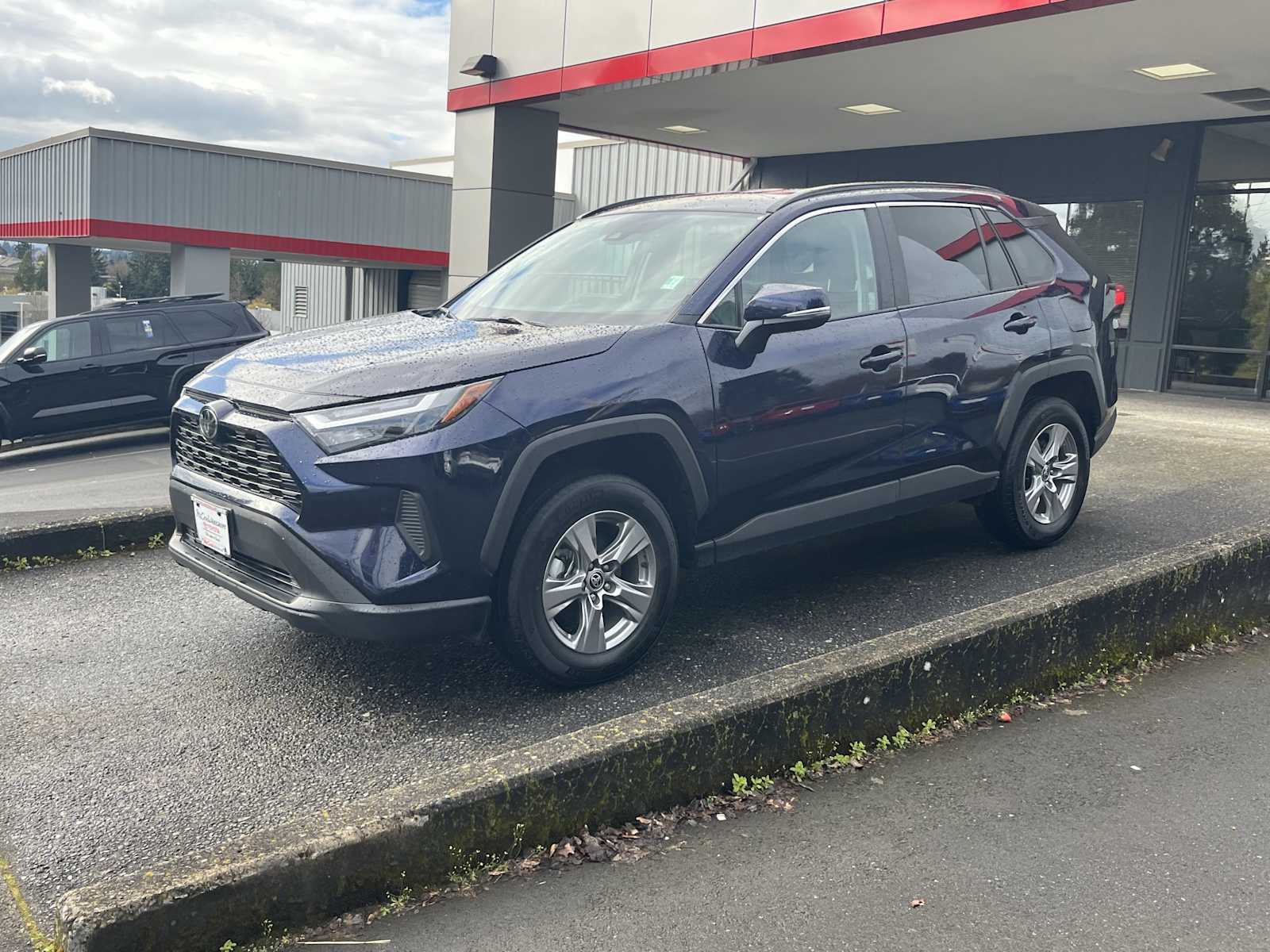 View vehicle photo 4