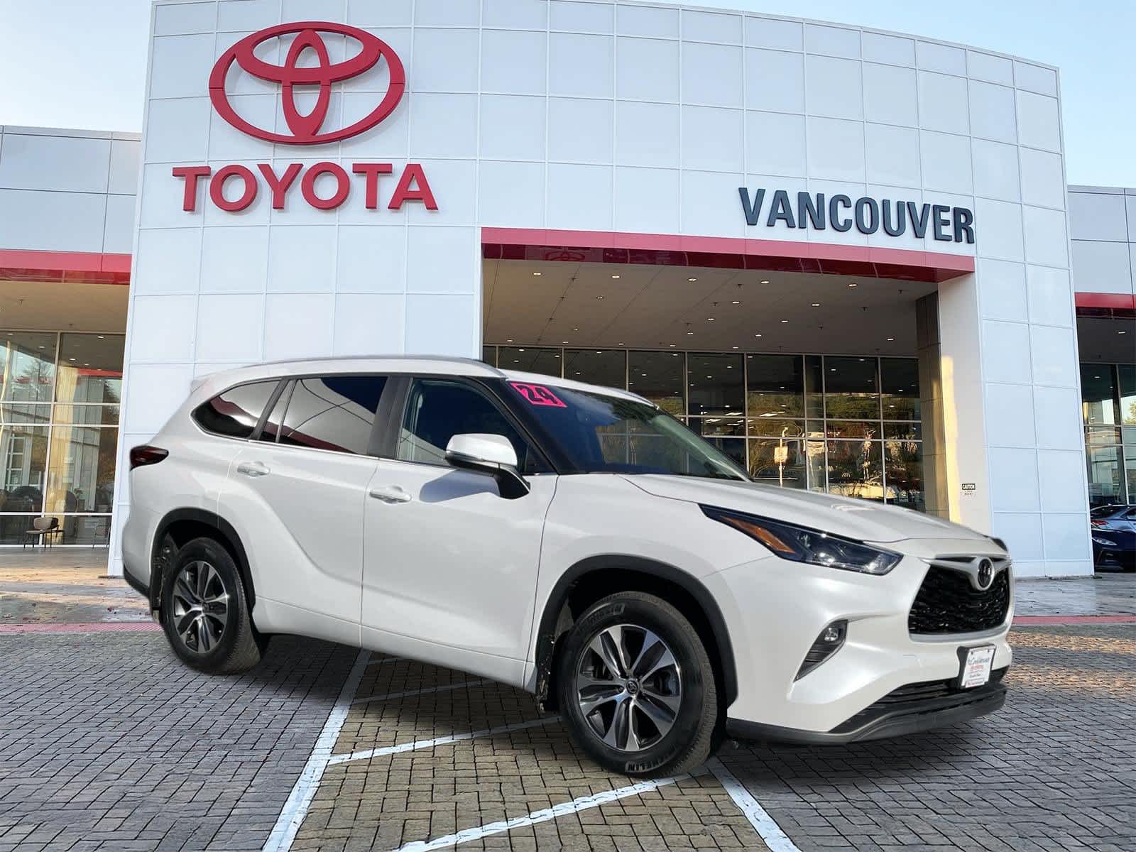 White (Wind Chill Pearl) 2024 Toyota Highlander SUV / Crossover All-Wheel Drive 8-Speed Automatic
