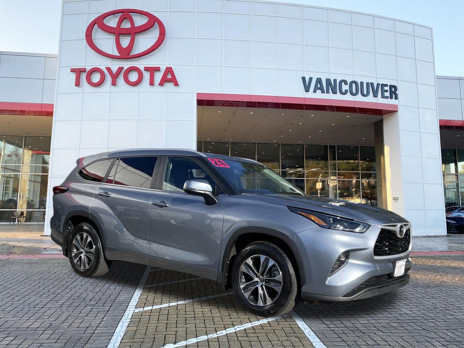 Moon Dust 2024 Toyota Highlander SUV / Crossover All-Wheel Drive 8-Speed Automatic