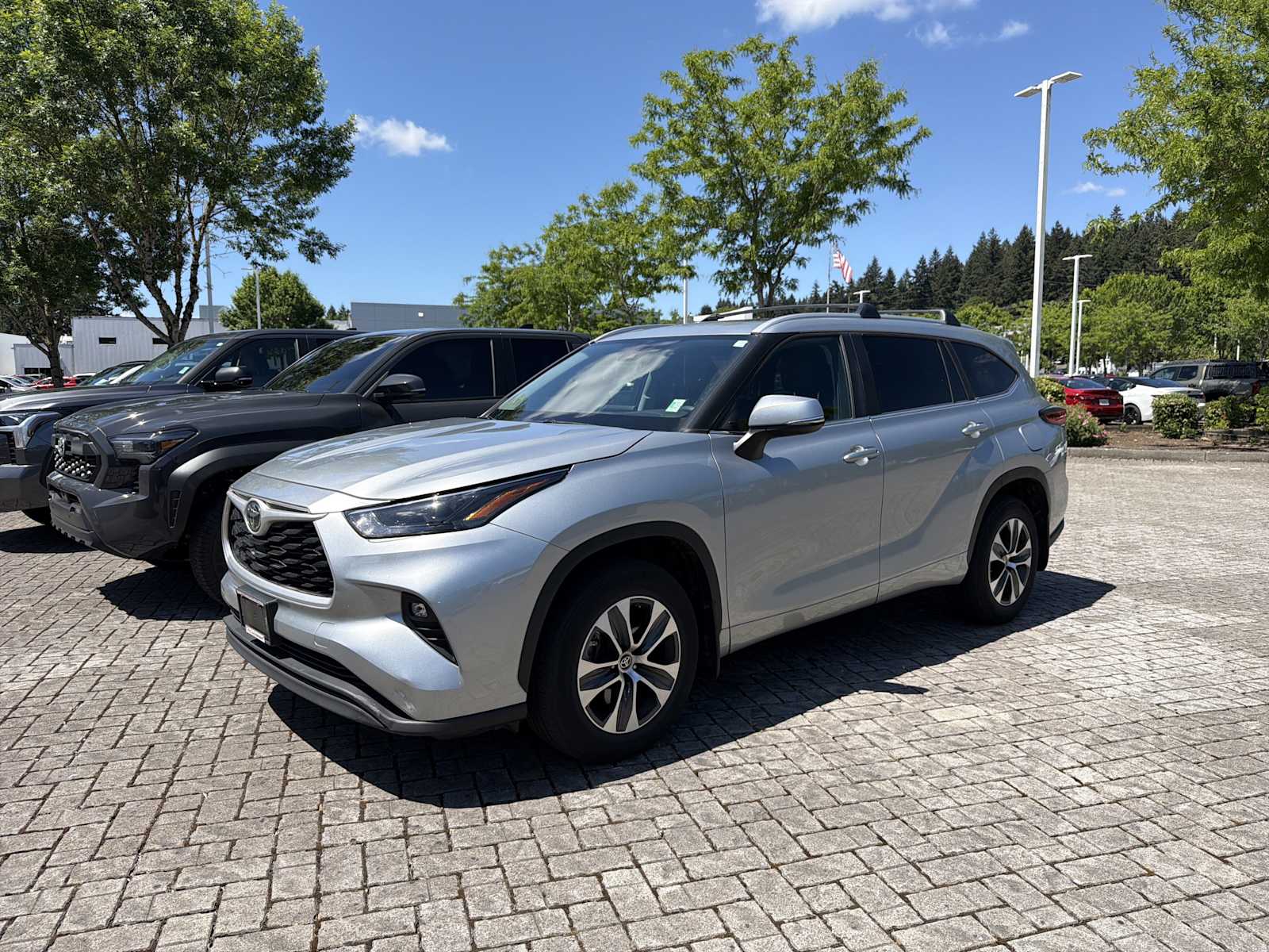 View vehicle photo 4