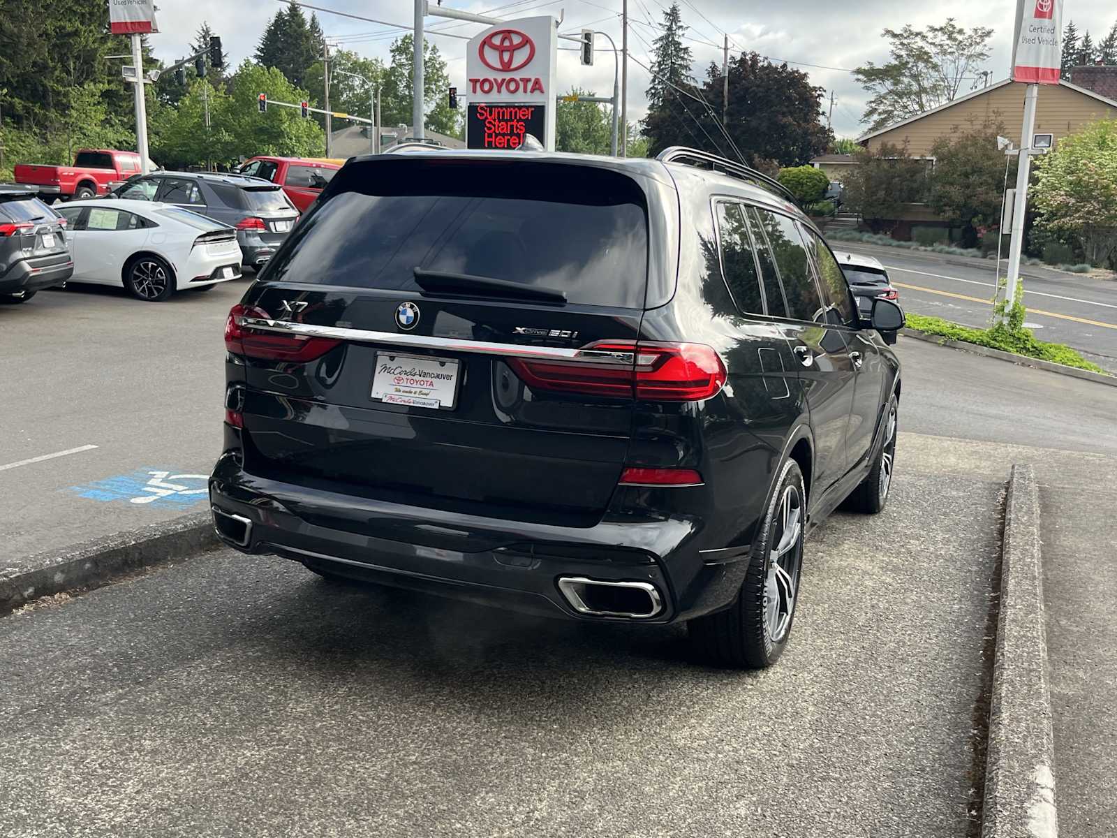 View vehicle photo 7