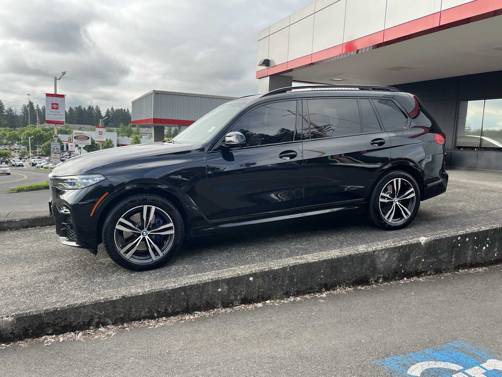 View vehicle photo 4