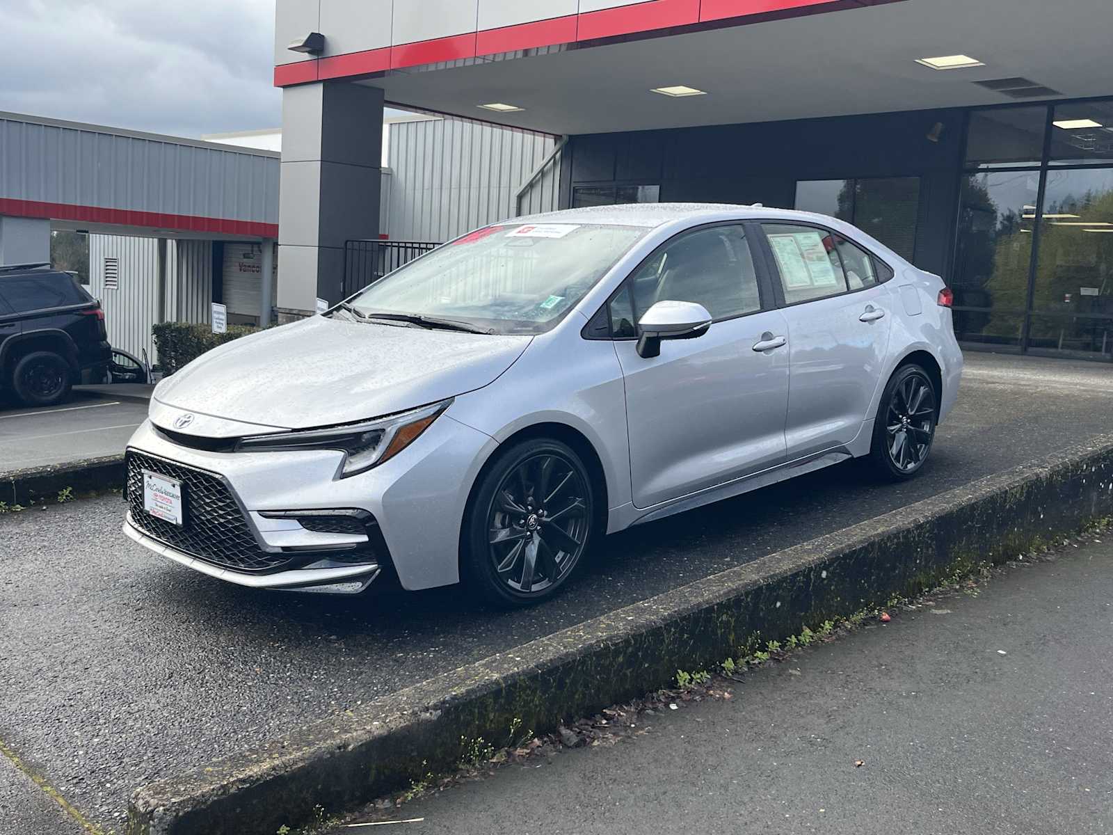 View vehicle photo 4