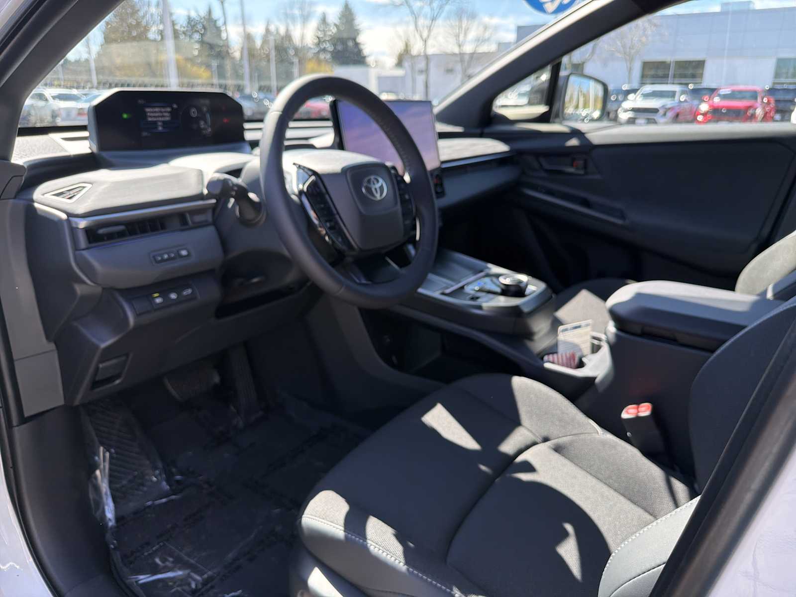 View vehicle photo 7