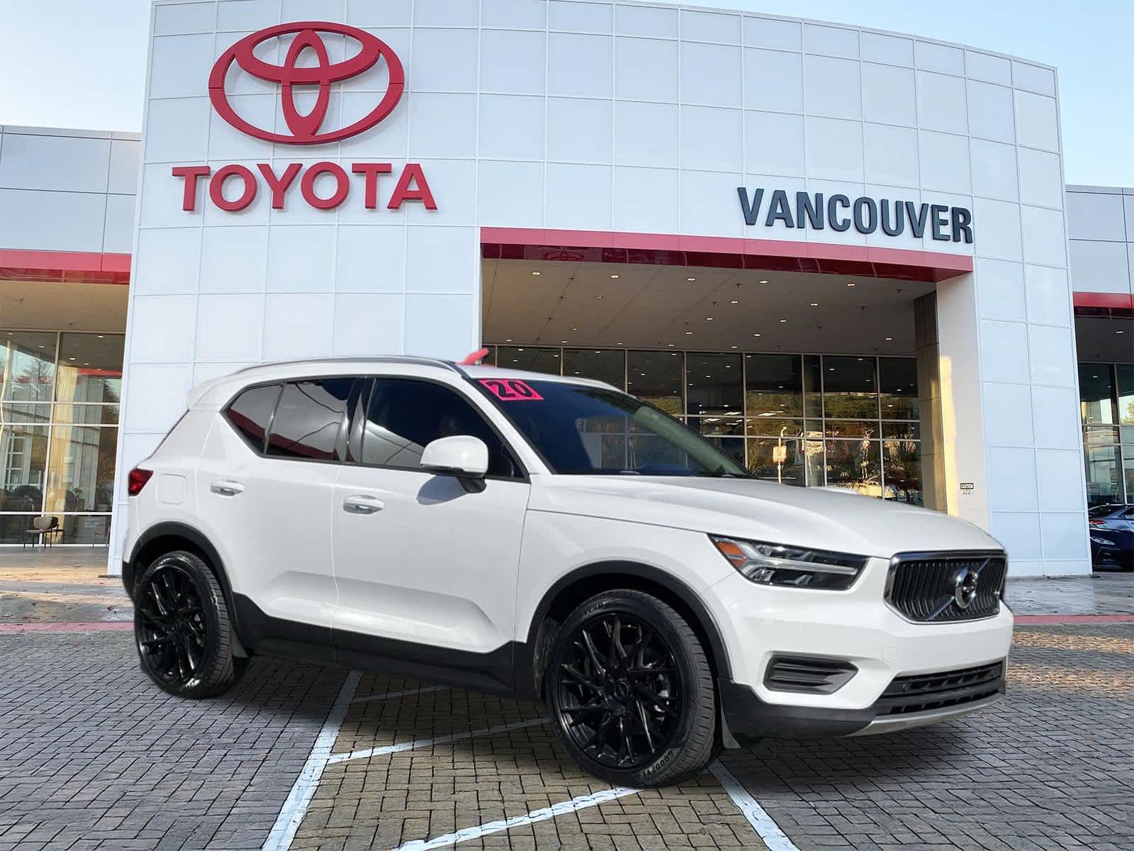 2020 Volvo XC40 T4 Momentum FWD