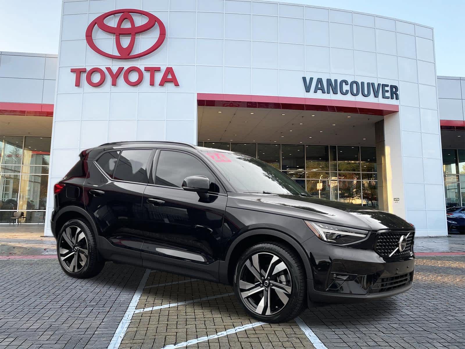 ONYX BLACK 2026 Volvo XC40 SUV / Crossover All-Wheel Drive 8-Speed Automatic