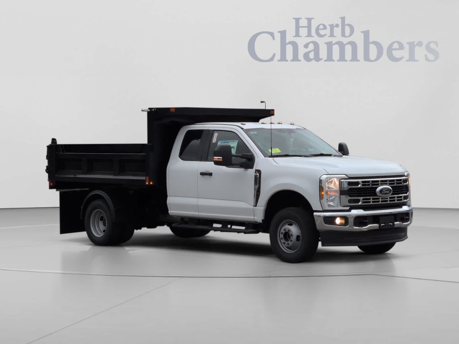 2026 Ford F-350 Super Duty Chassis Cab XL
