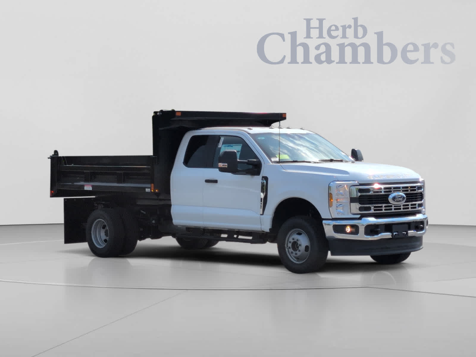 2026 Ford F-350 Super Duty Chassis Cab XL