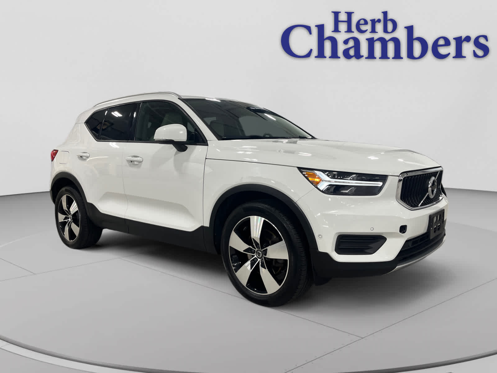 2019 Volvo XC40 Momentum's photo