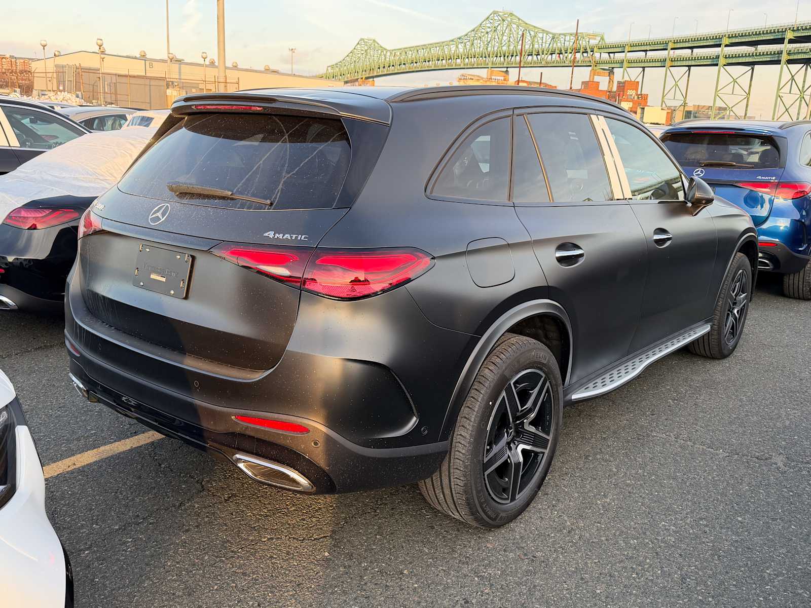 View vehicle photo 3