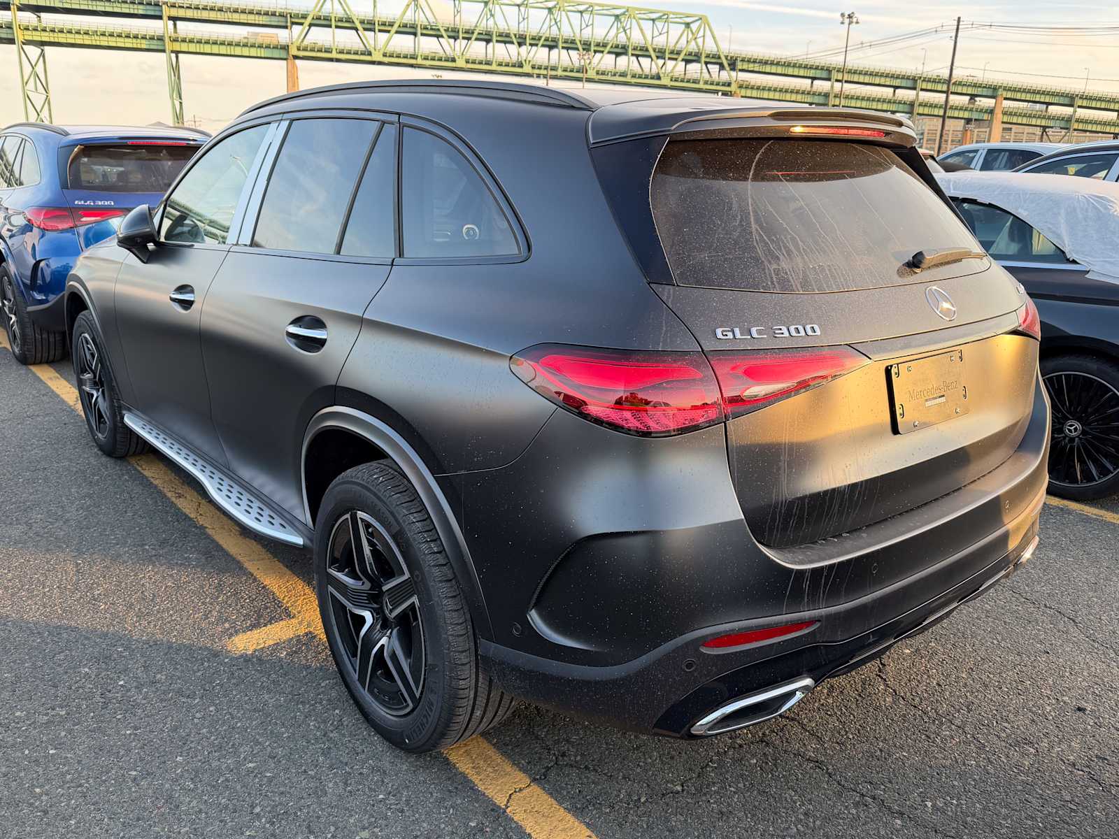 View vehicle photo 4