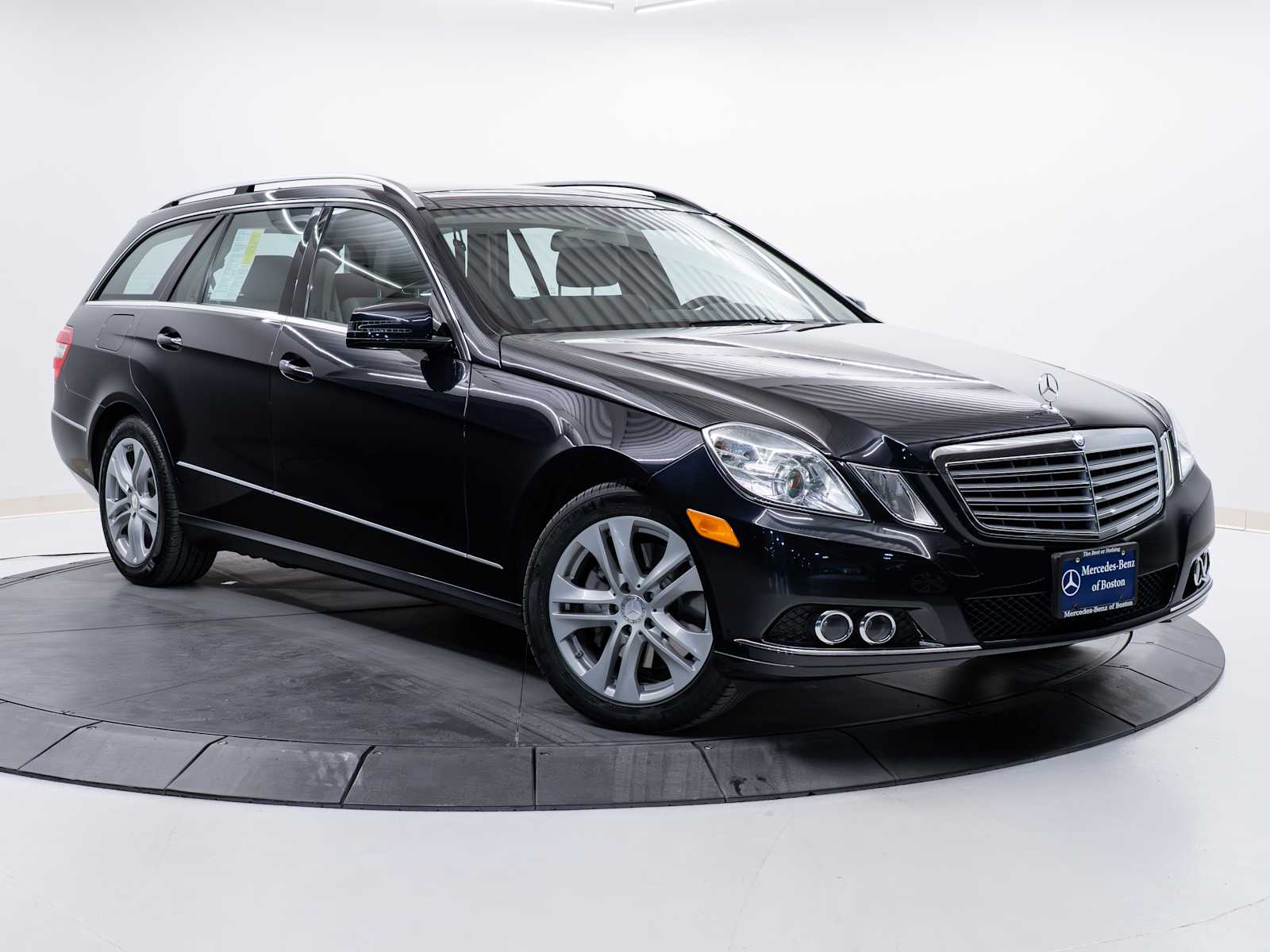 Capri Blue Metallic 2011 Mercedes-Benz E-Class E 350 Luxury 4MATIC Wagon Wagon All-Wheel Drive 7-Speed Automatic