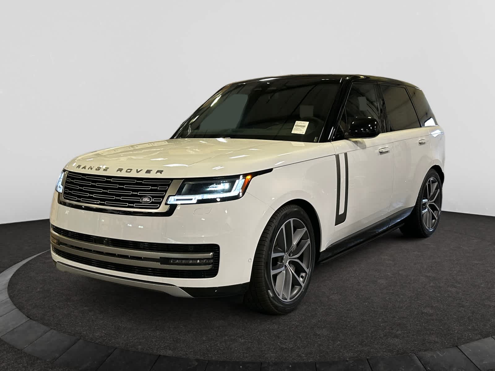 2025 Land Rover Range Rover SE's photo