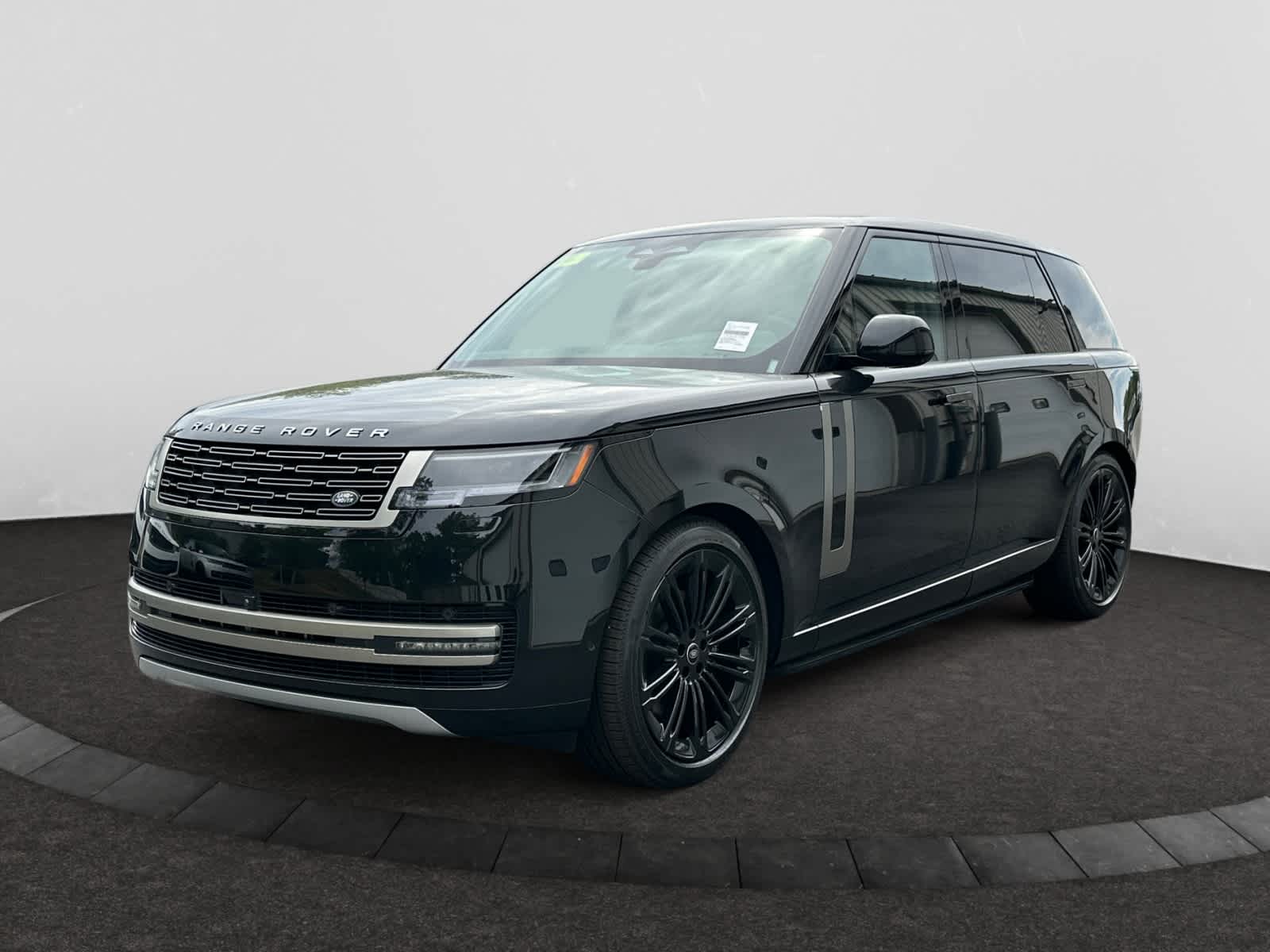 2025 Land Rover Range Rover SE's photo