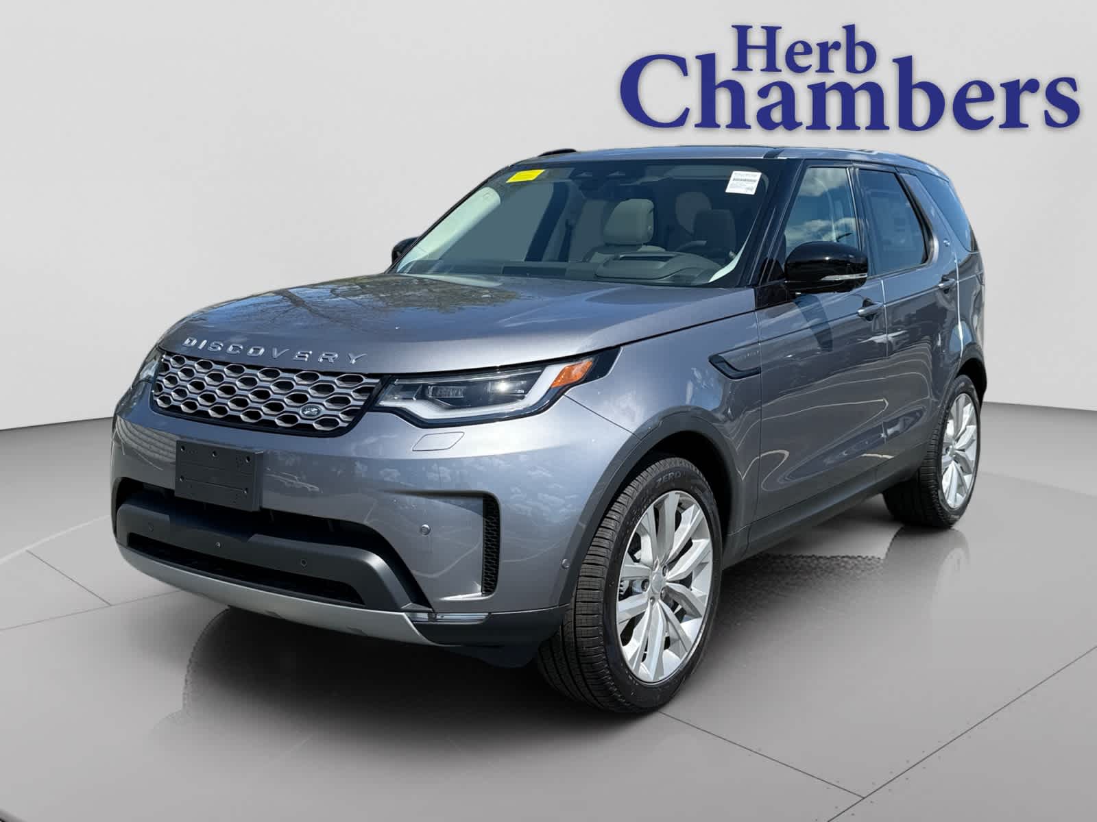 2026 Land Rover Discovery P300 S's photo