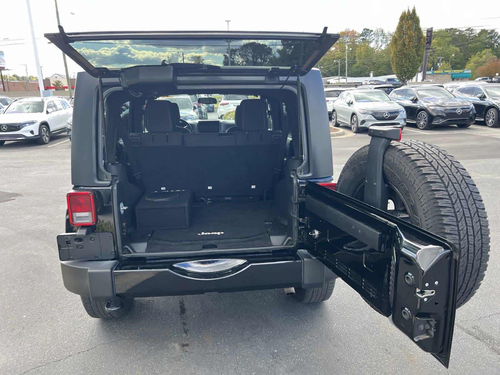 2016 Jeep Wrangler Unlimited Sahara 33