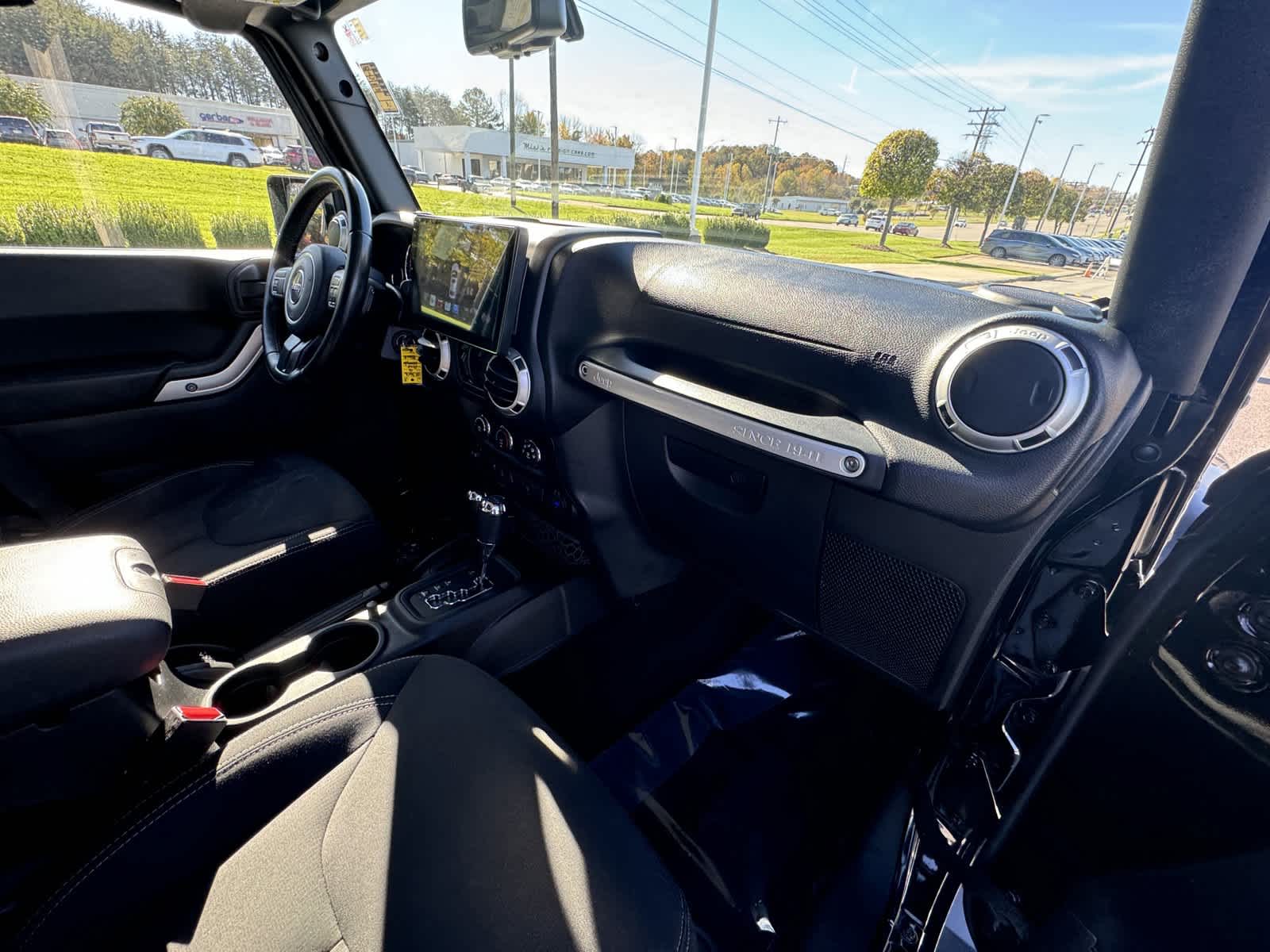 2016 Jeep Wrangler Unlimited Sahara 26