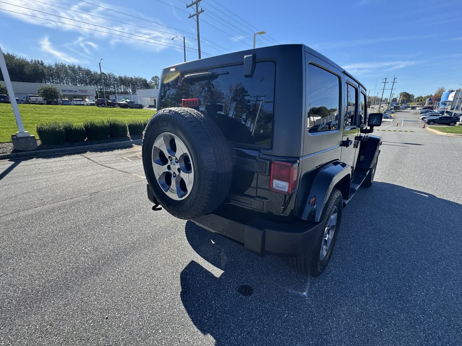 2016 Jeep Wrangler Unlimited Sahara 14