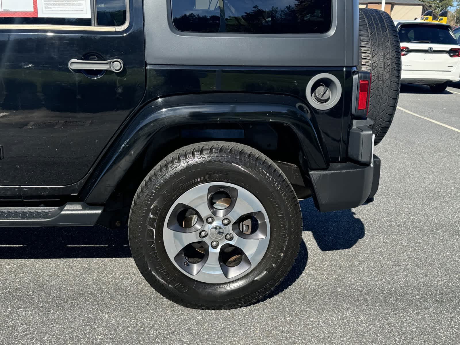 2016 Jeep Wrangler Unlimited Sahara 35