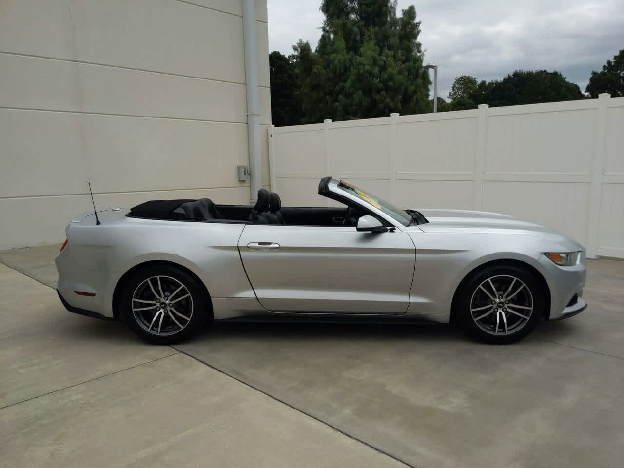 2017 Ford Mustang EcoBoost Premium 10