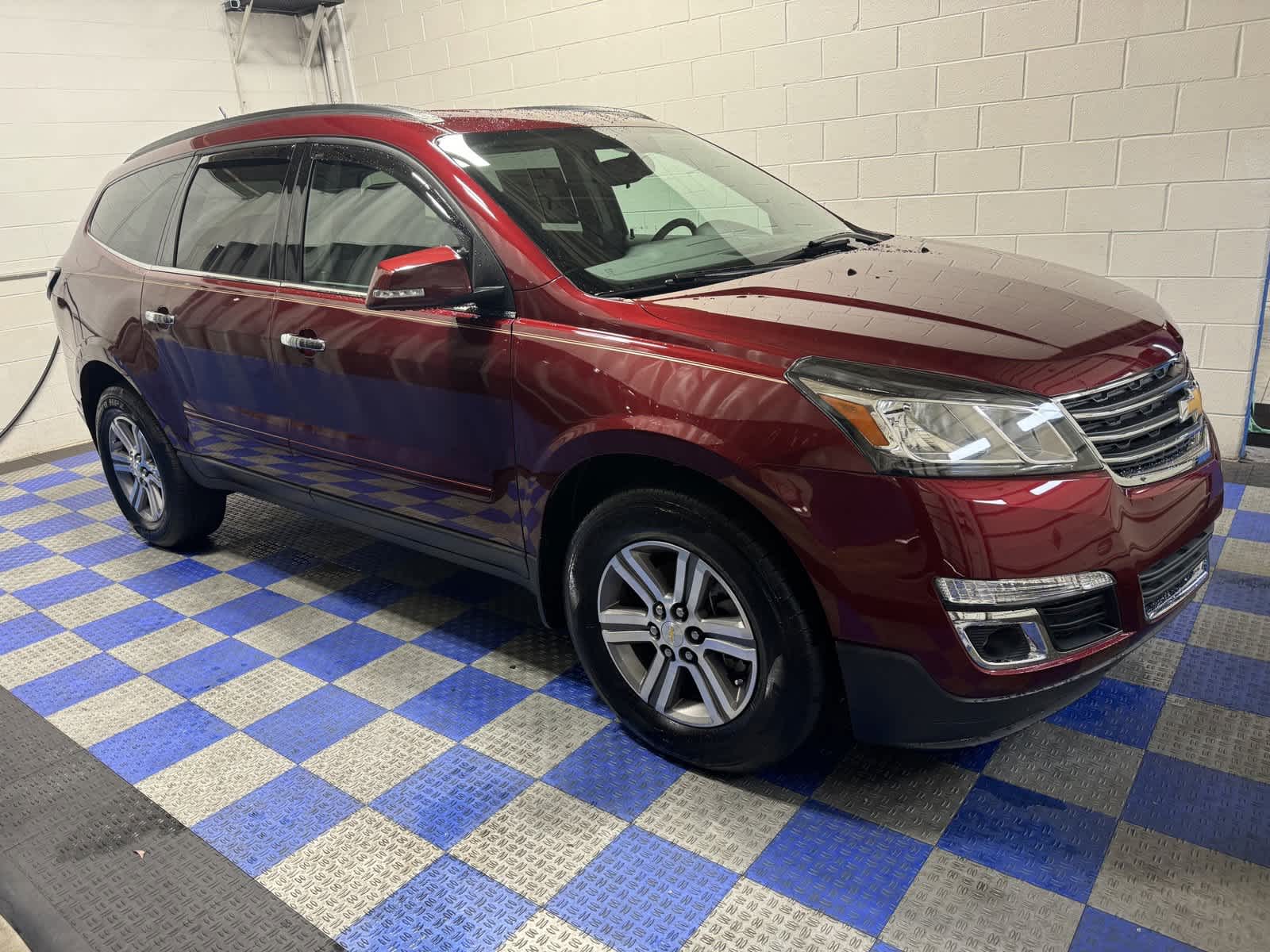 2017 Chevrolet Traverse LT 2