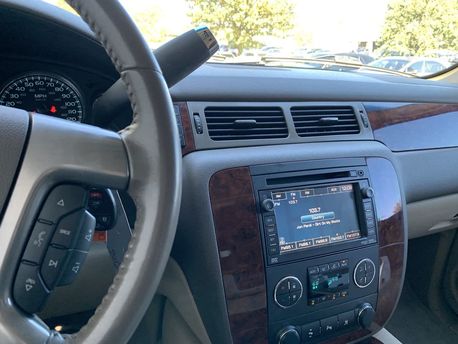 2011 Chevrolet Tahoe LTZ 29