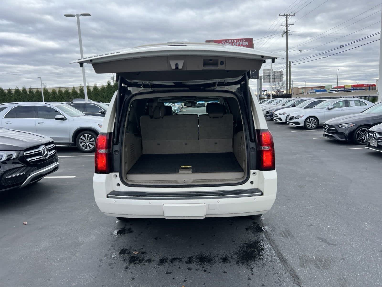 2015 Chevrolet Suburban LTZ 33