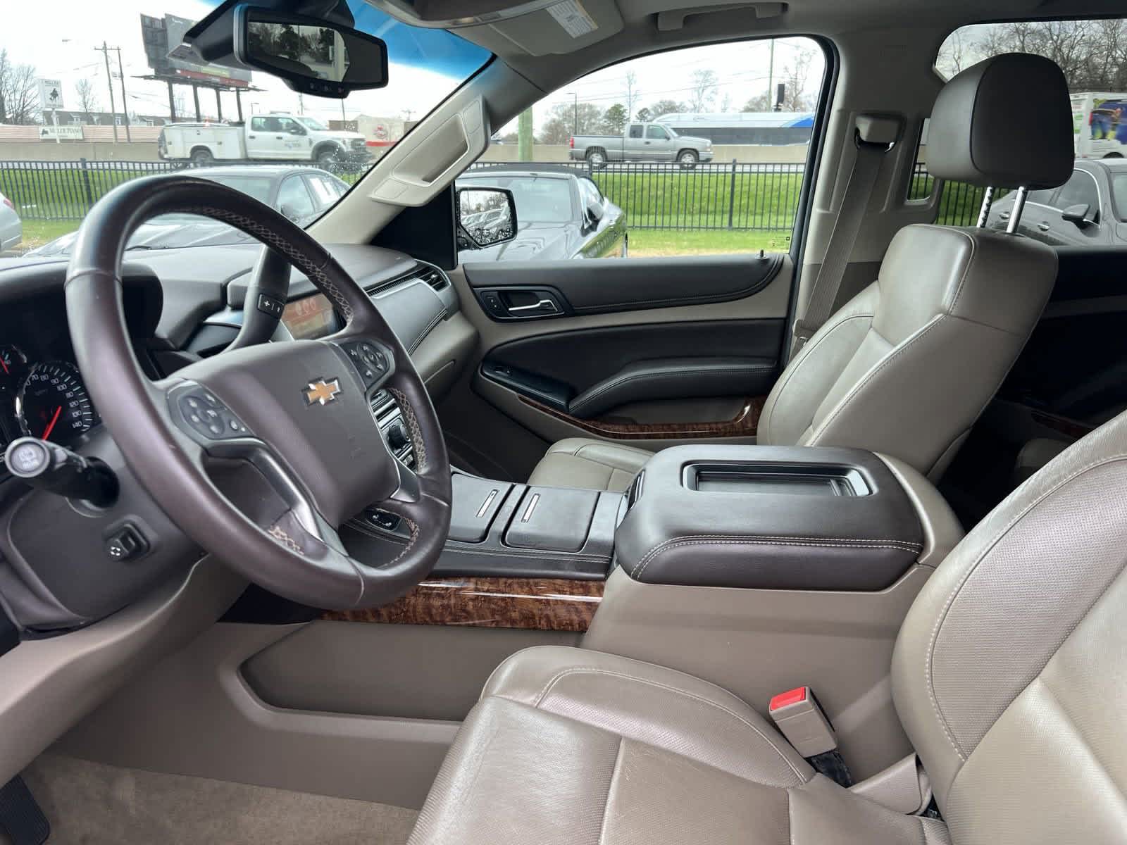 2015 Chevrolet Suburban LTZ 16