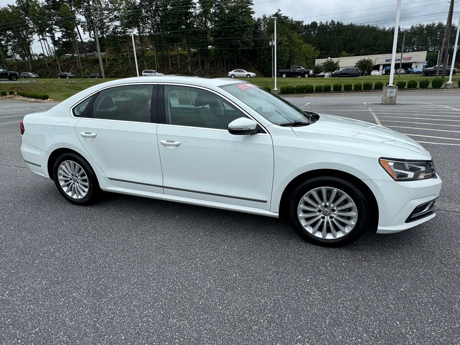 2017 Volkswagen Passat 1.8T SE 3