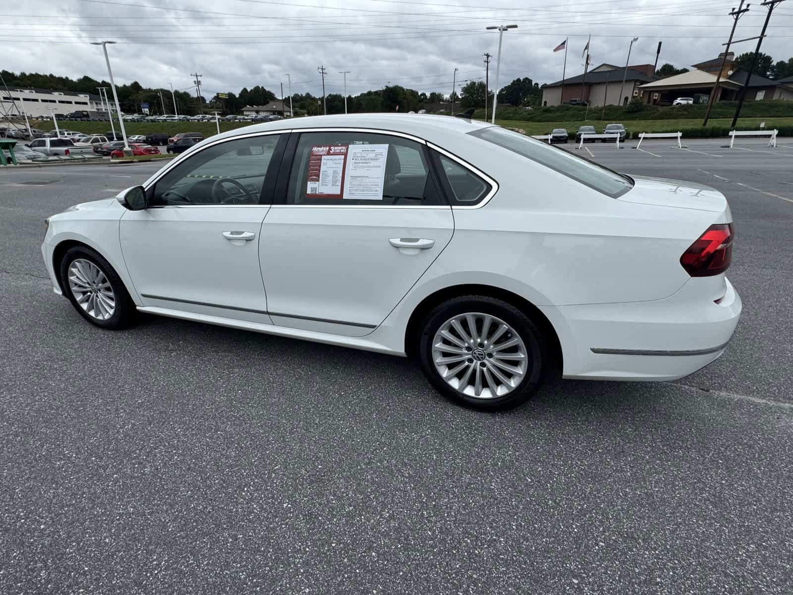 2017 Volkswagen Passat 1.8T SE 10