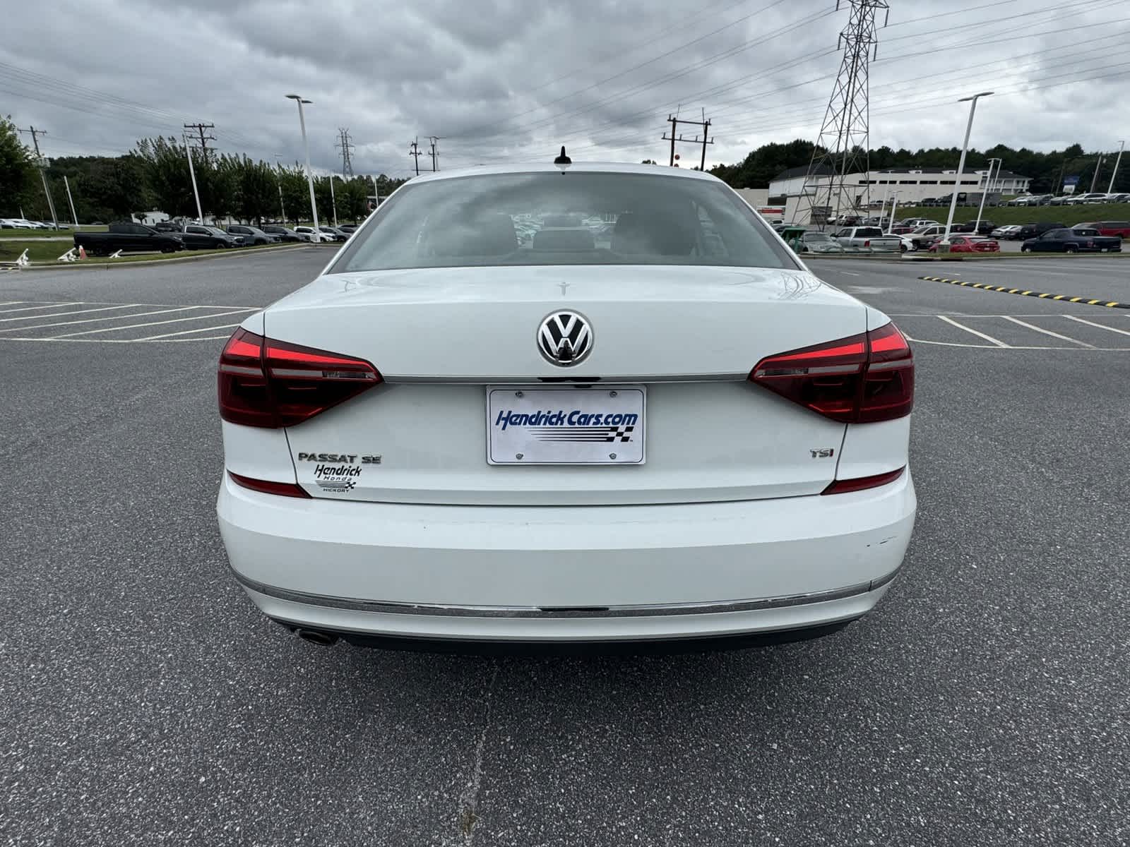 2017 Volkswagen Passat 1.8T SE 12