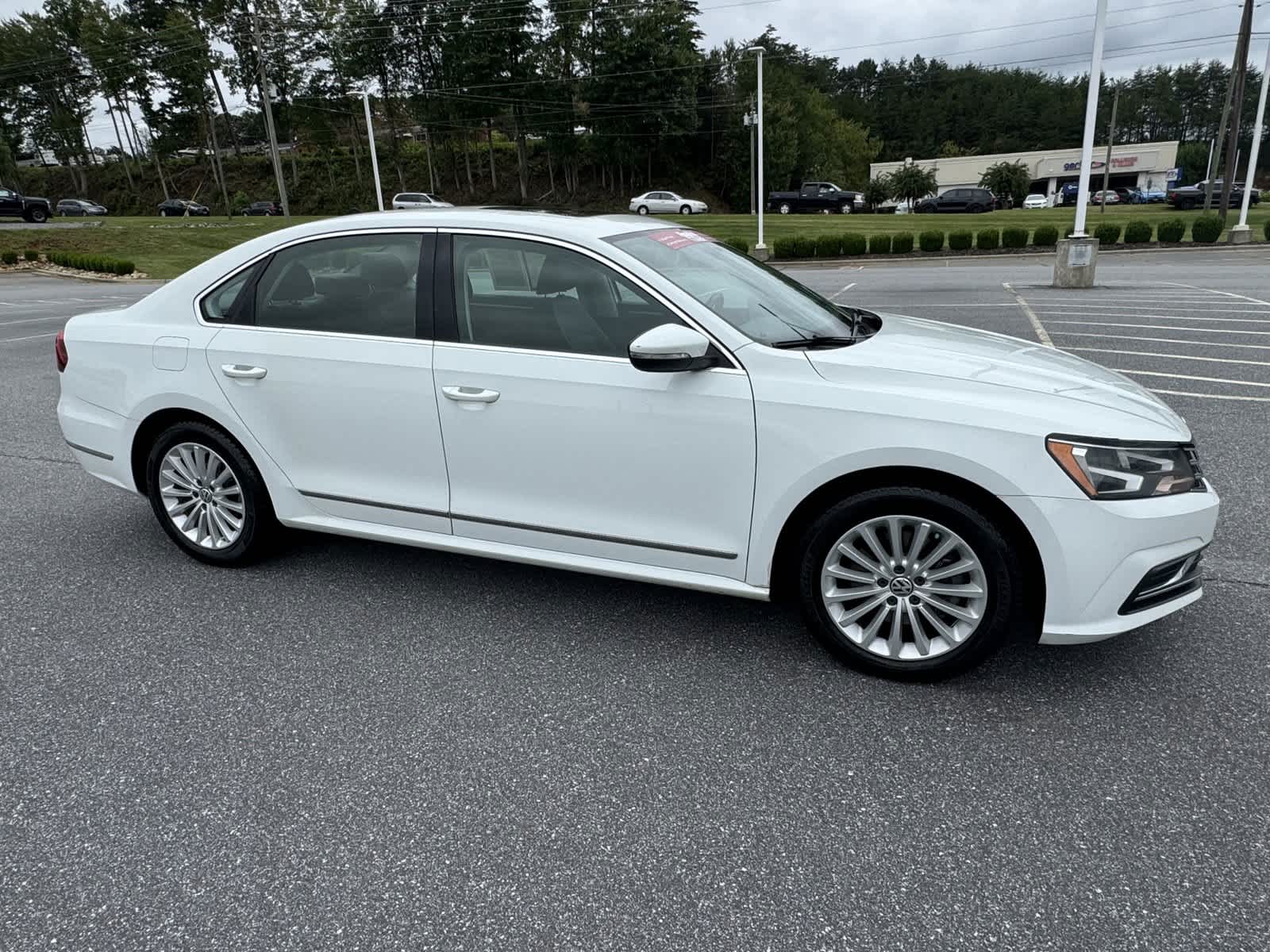 2017 Volkswagen Passat 1.8T SE 4