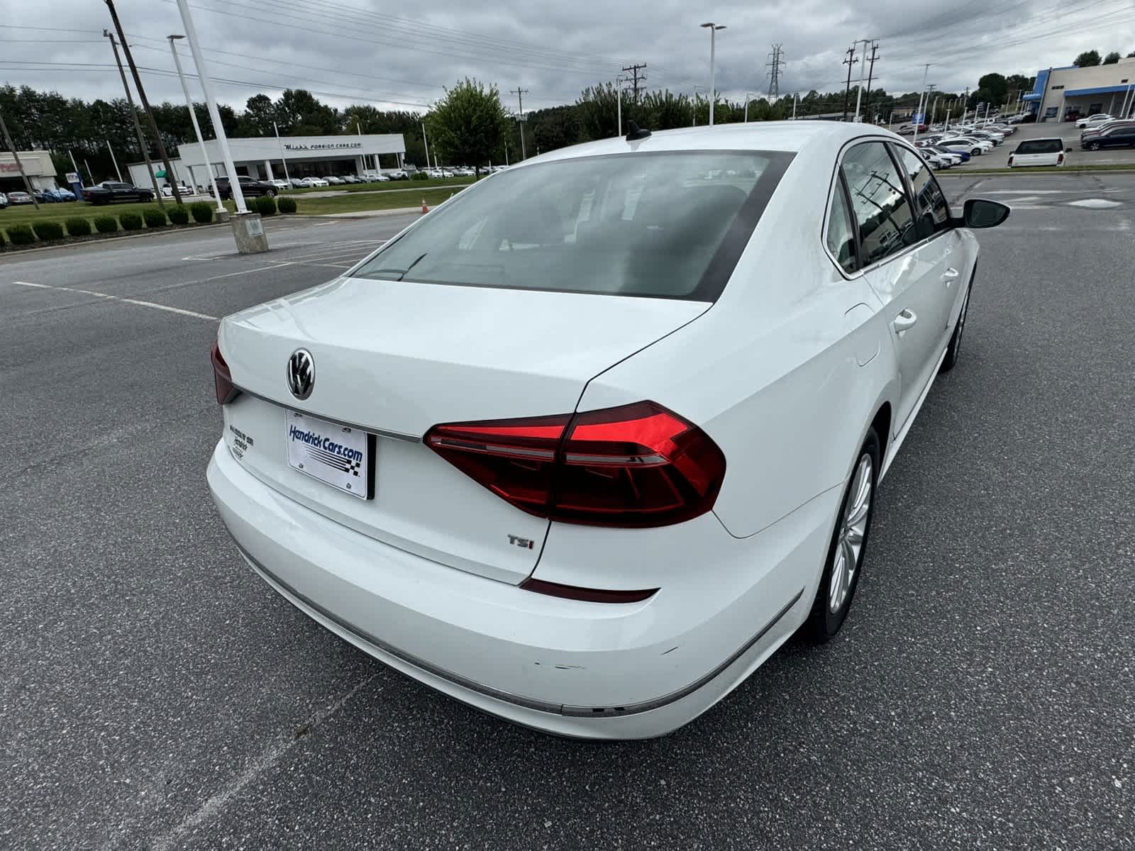 2017 Volkswagen Passat 1.8T SE 14