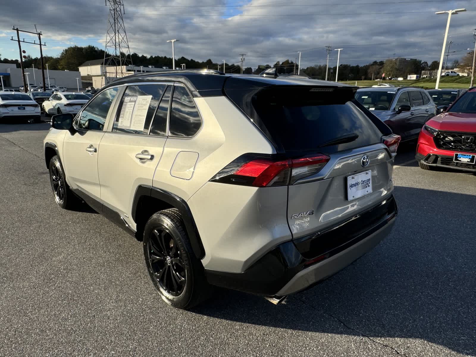 2022 Toyota RAV4 Hybrid XSE 6