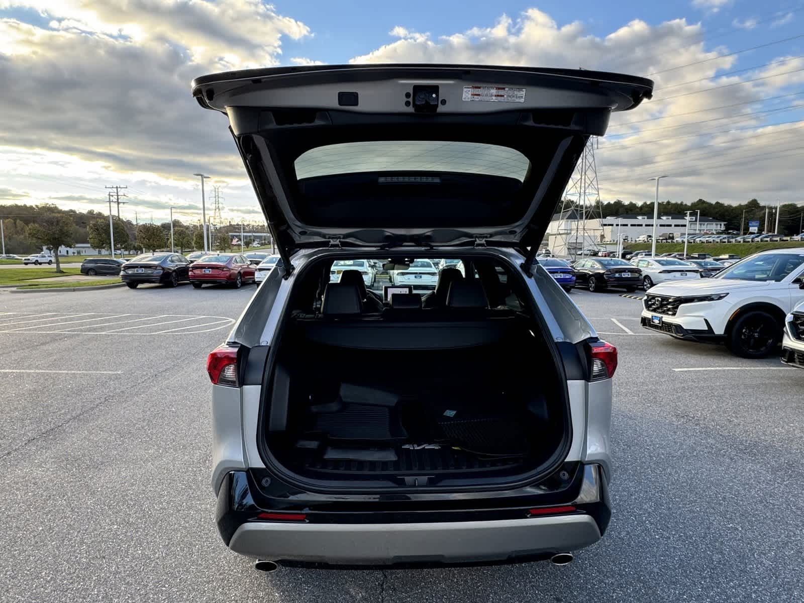 2022 Toyota RAV4 Hybrid XSE 33