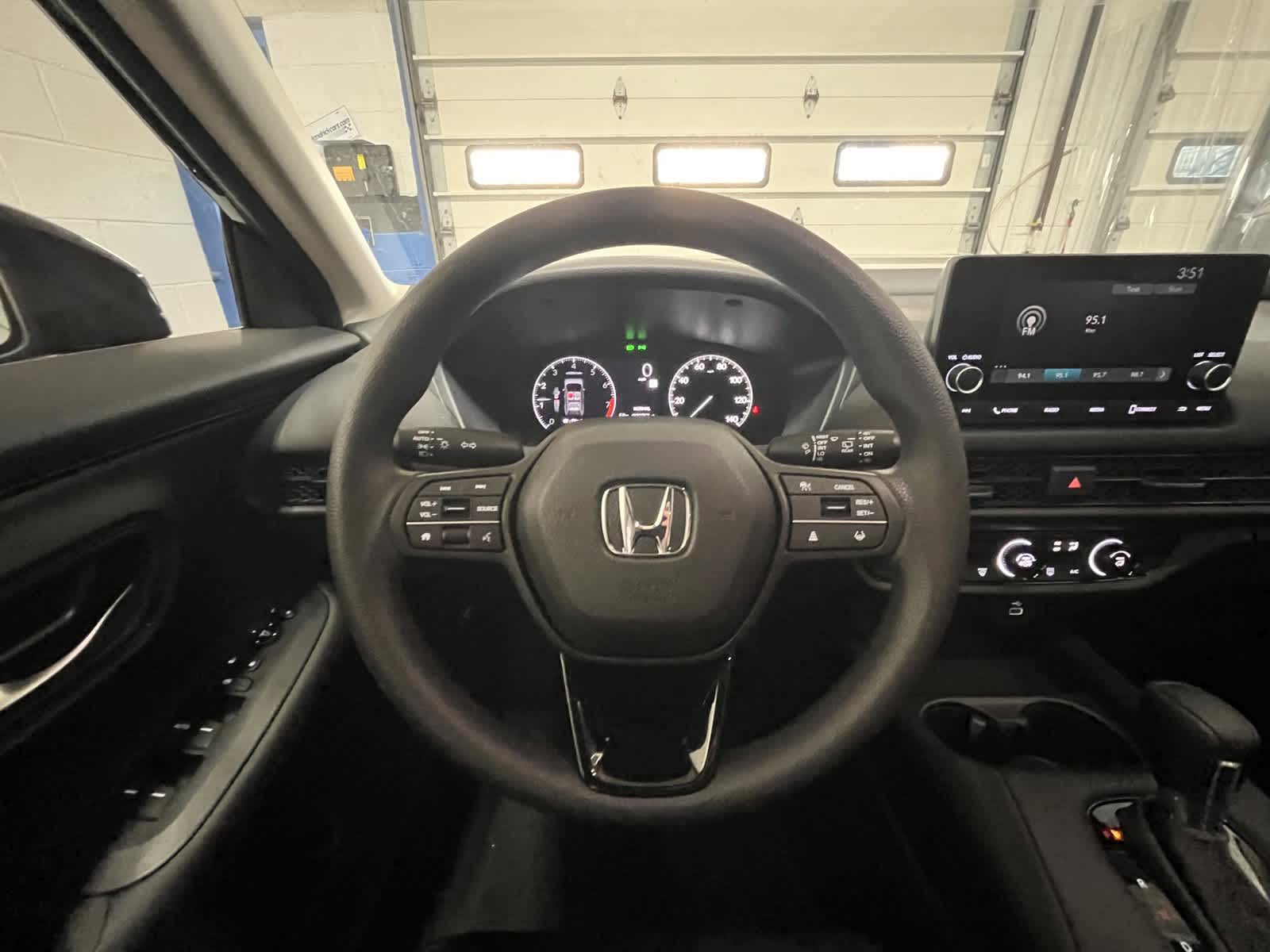 2025 Honda HR-V LX 27