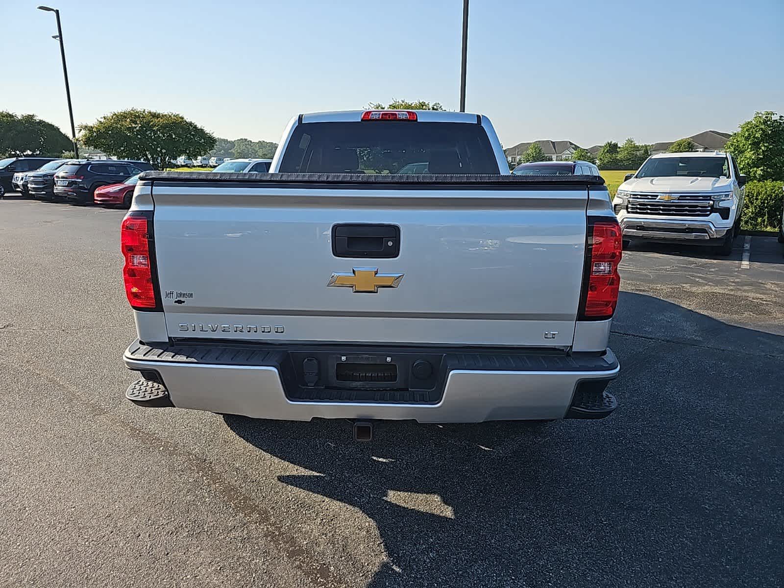 2017 Chevrolet Silverado 1500 LT 4WD Crew Cab 143.5 8