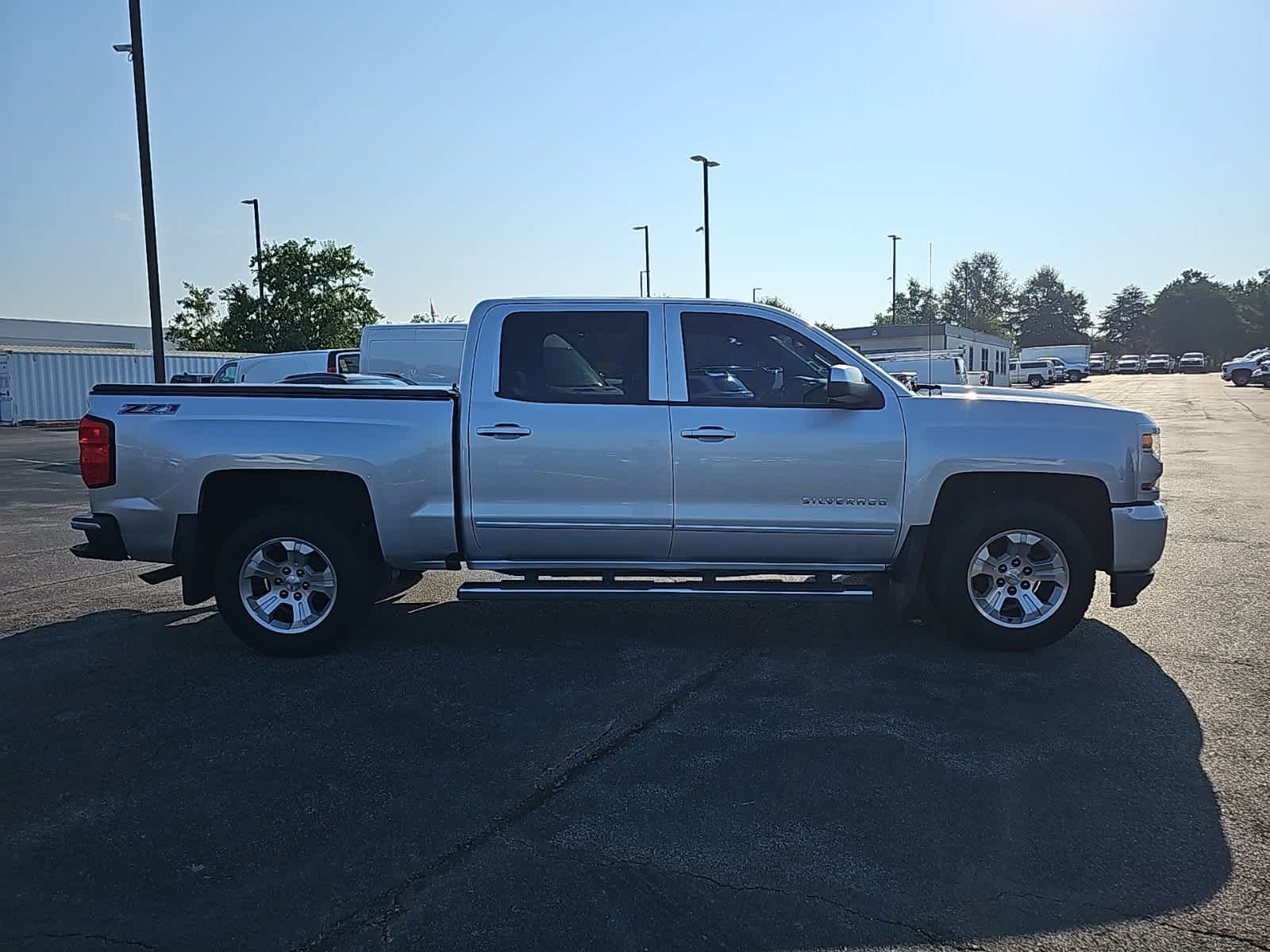 2017 Chevrolet Silverado 1500 LT 4WD Crew Cab 143.5 10