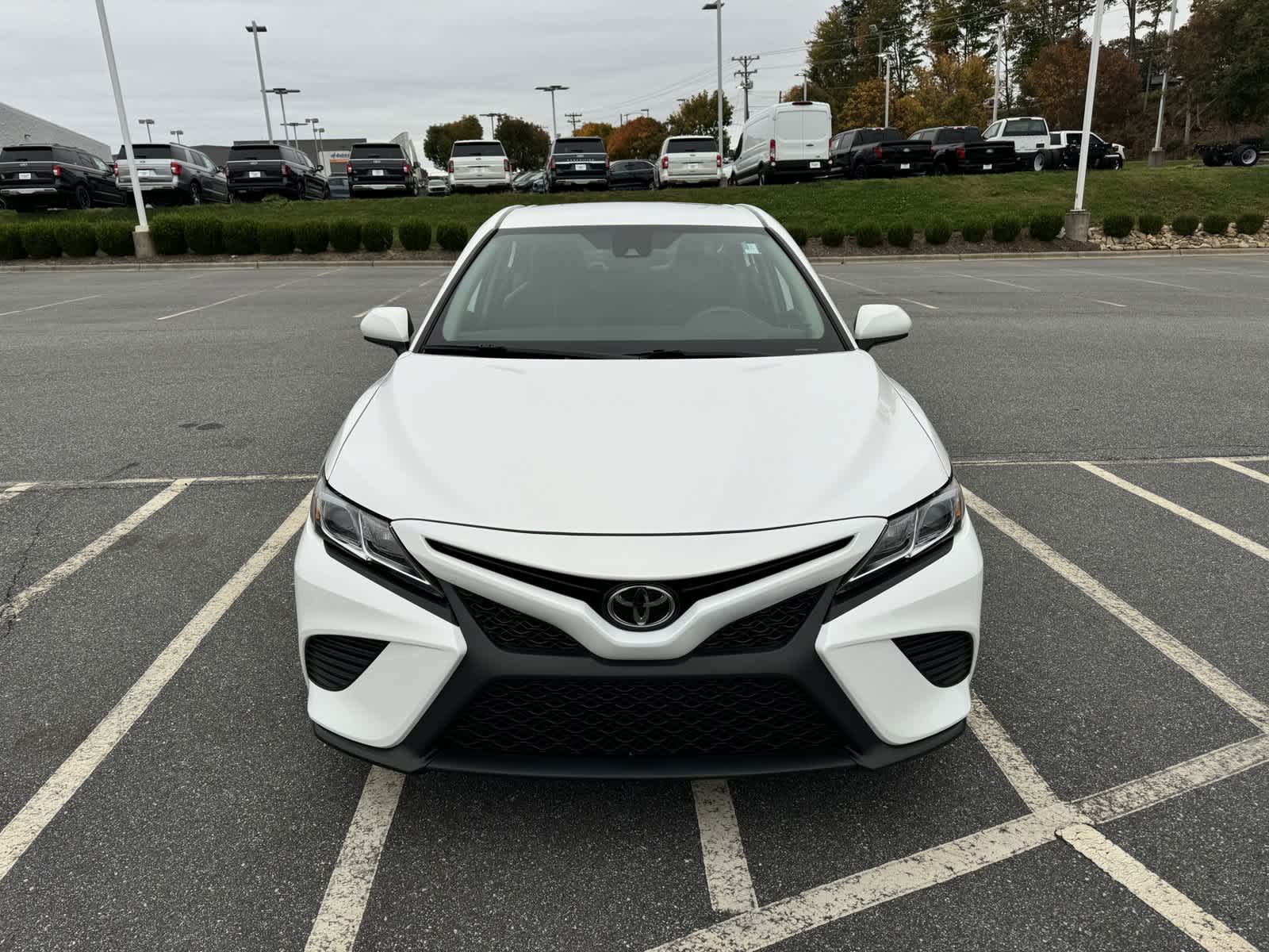 2019 Toyota Camry SE 2