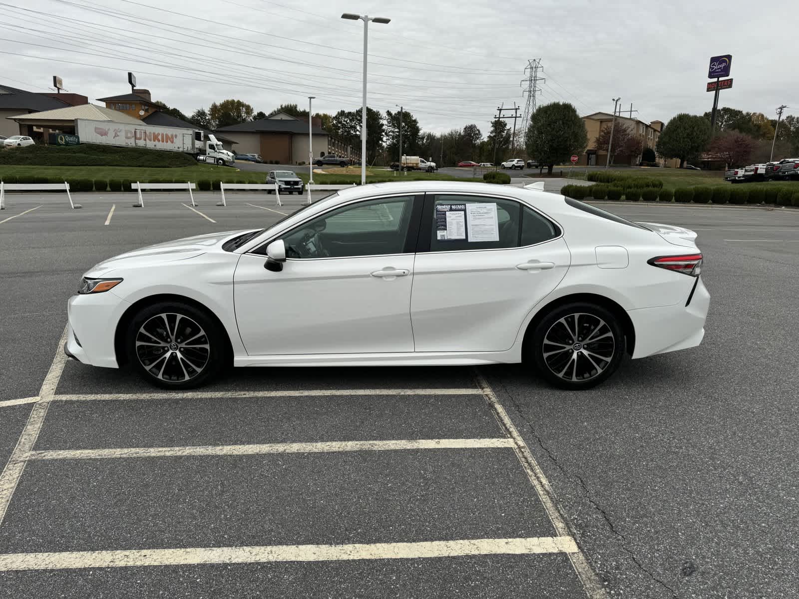 2019 Toyota Camry SE 4