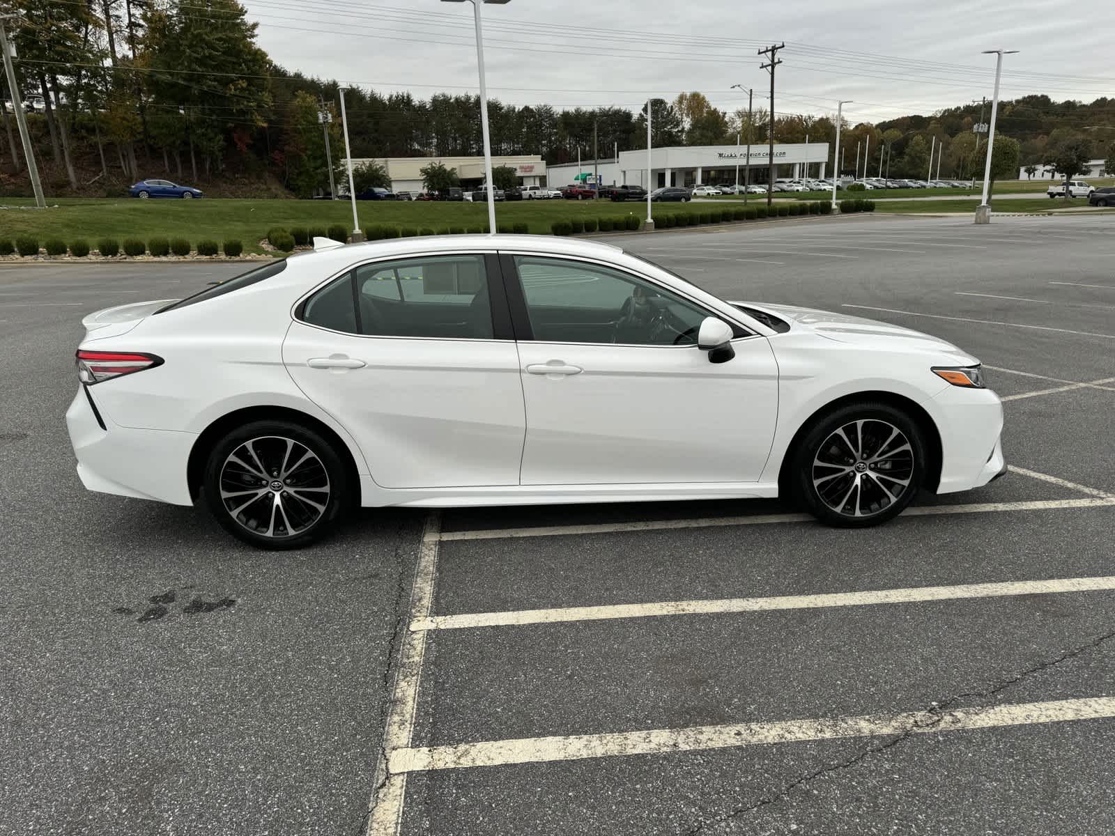 2019 Toyota Camry SE 8