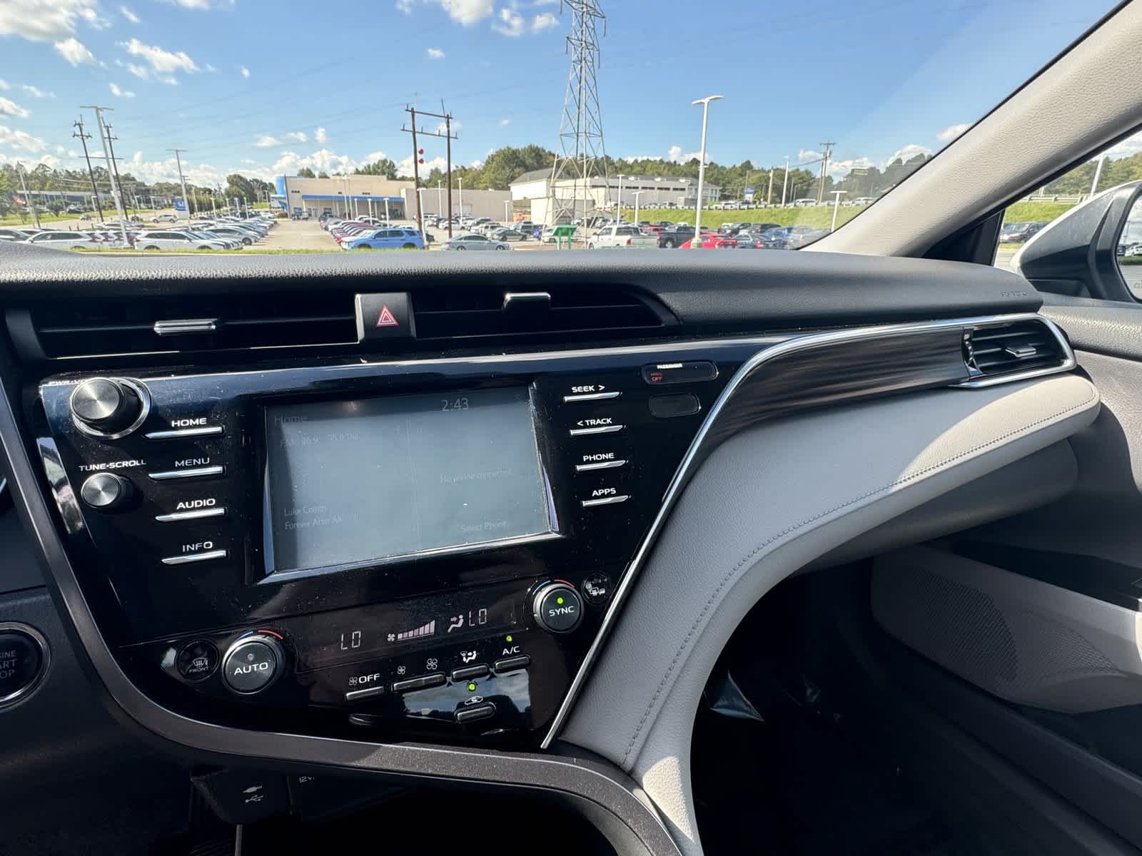 2018 Toyota Camry XLE 16