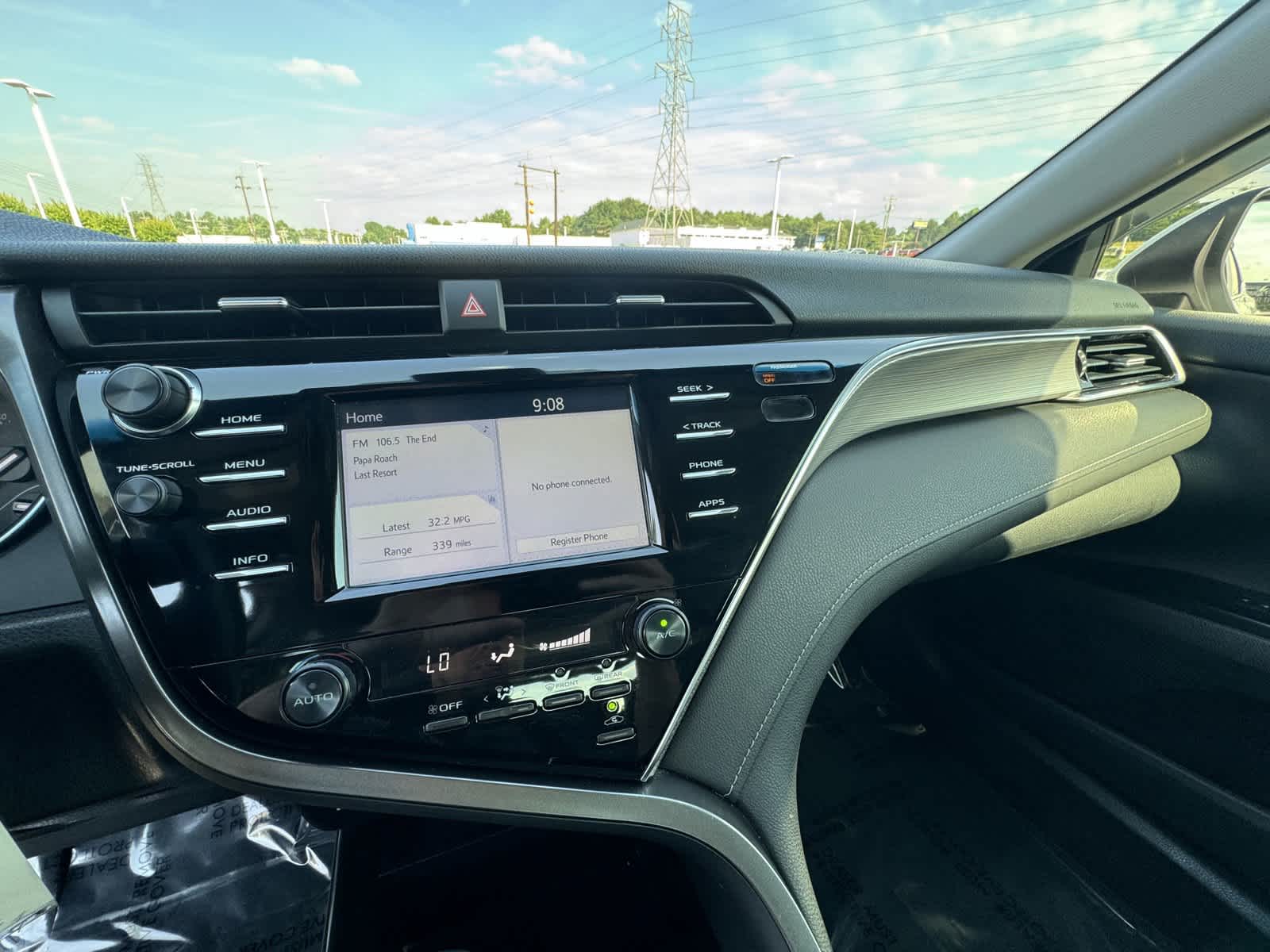 2018 Toyota Camry SE 17
