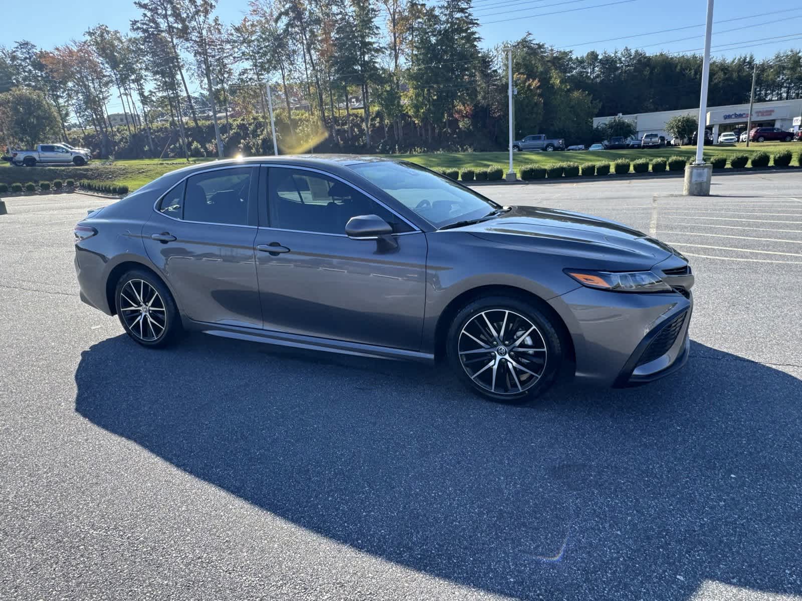 2023 Toyota Camry SE 2