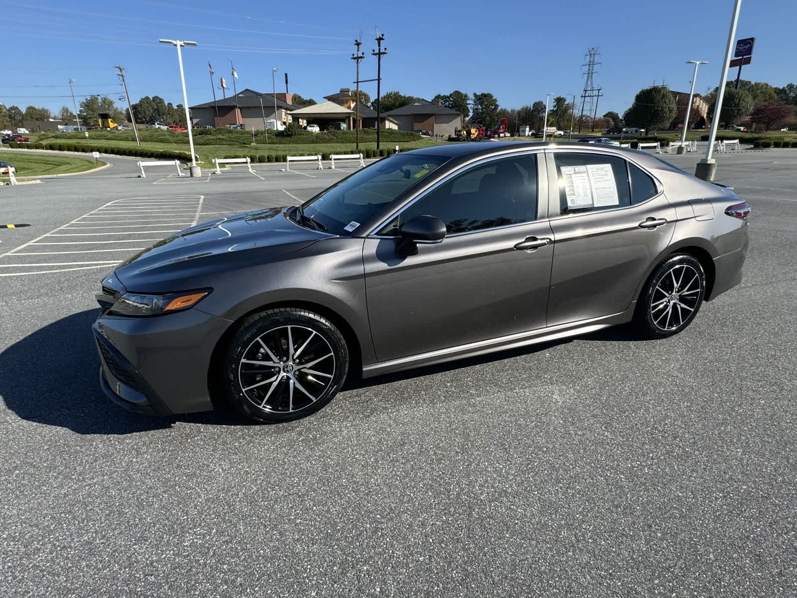 2023 Toyota Camry SE 4