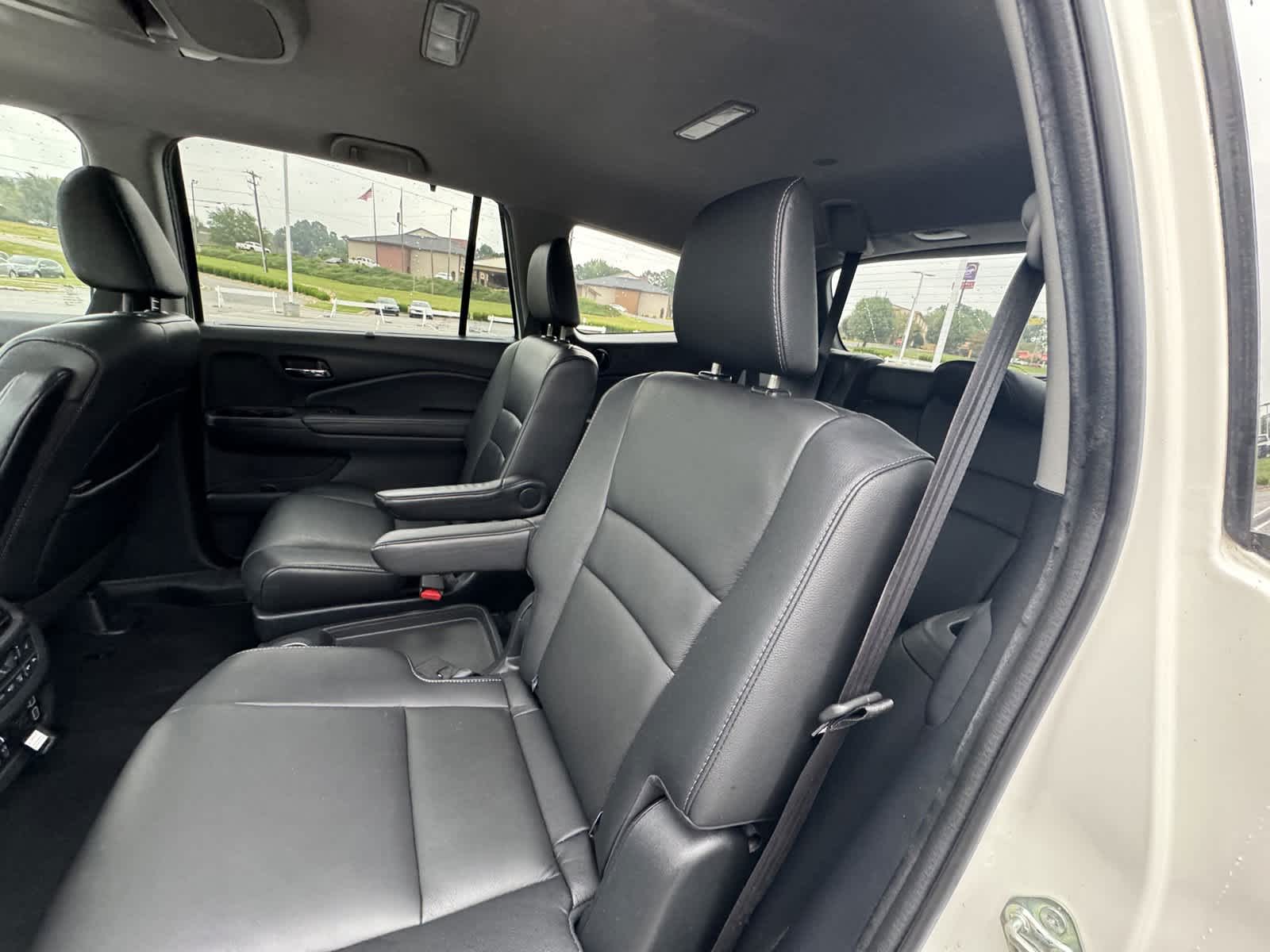 2019 Honda Pilot Touring 7-Passenger 40