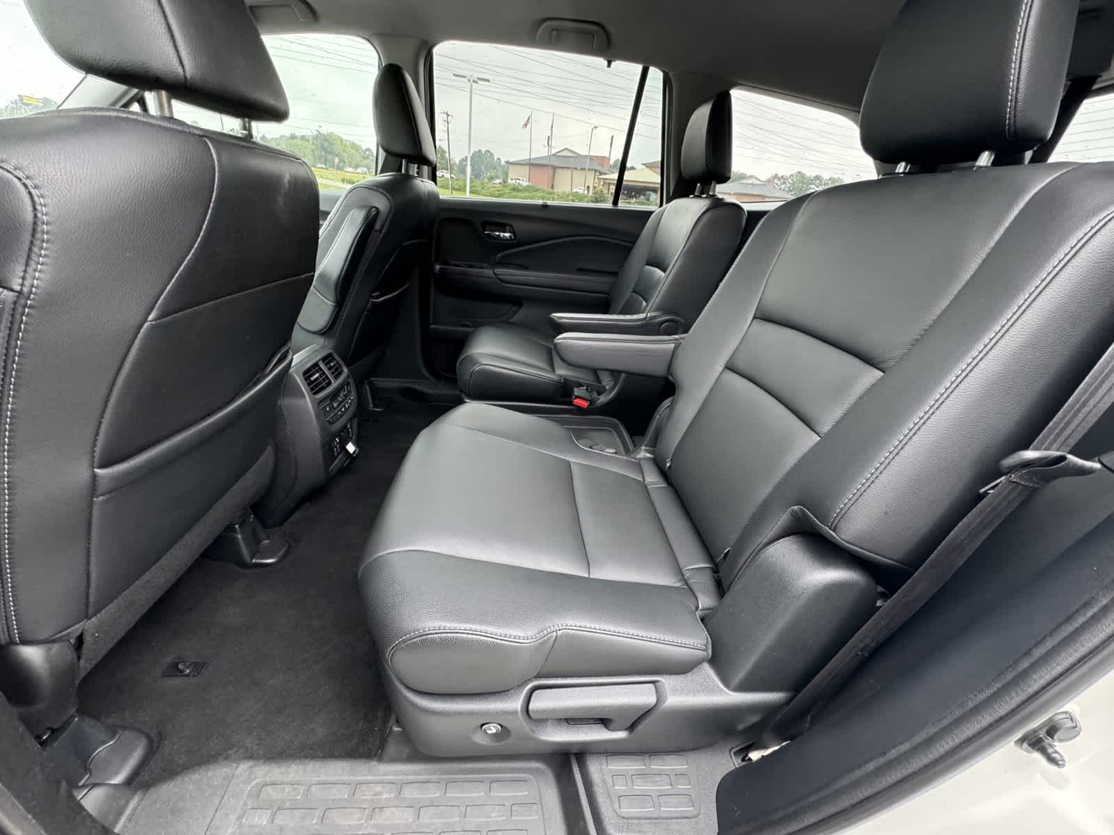 2019 Honda Pilot Touring 7-Passenger 39