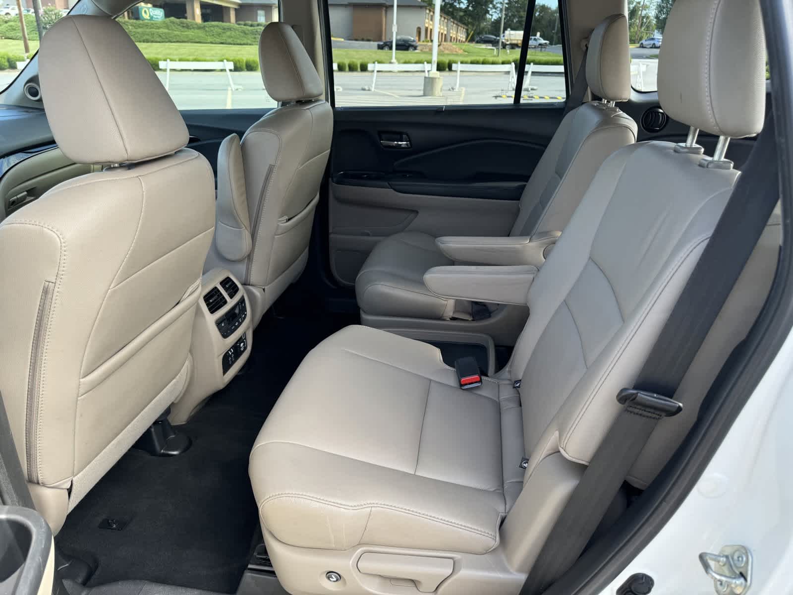 2019 Honda Pilot Touring 7-Passenger 17